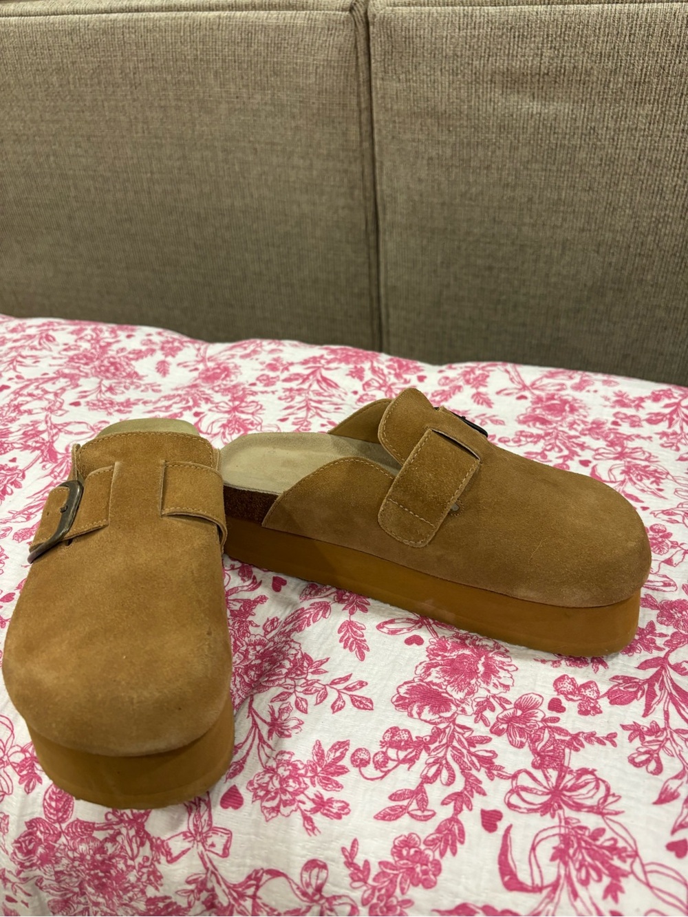 Women’s Suede Cushionaire Platform +Comfort Clog Mule in Brown and Black